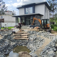 монтаж искусственного пруда - миниэкскаватор